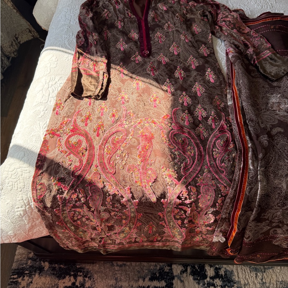 Elegant Paisley Dress with Pink Accents